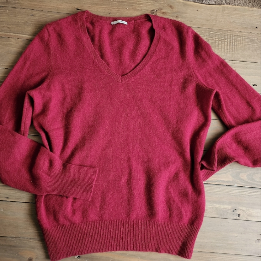 Women Size M Halogen V-Neck 100% Cashmere Sweater in Dark Red/Maroon